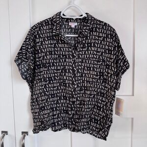 NWT LuLaRoe Amy Black United States of America Women's Size Small Button Up Top
